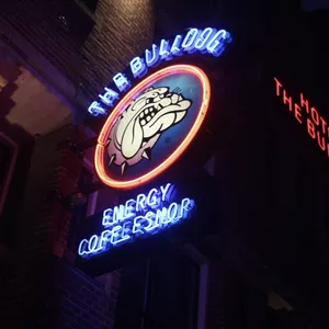 Imagem principal do produto Detailed Photo Bulldog CoffeeShop at night