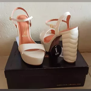 Imagen de portada para Curso online SE VENDE ZAPATOS BRASILEÑOS VIZZANO Y MODARE