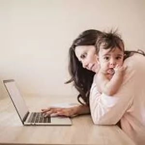 Imagem de capa para o Ebook Renda extra para mães solteiras sem sair de casa.