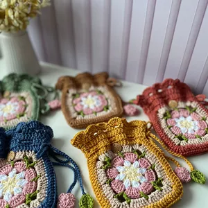 Imagem de capa para o Curso online Bolsinha de mão flor 