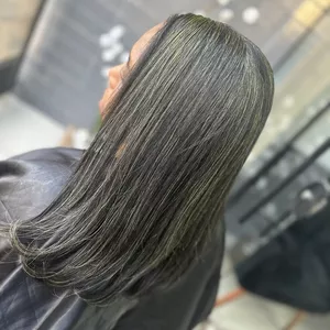 Imagem de capa para o Curso online Técnicas avançadas alisamento cabelo afro.