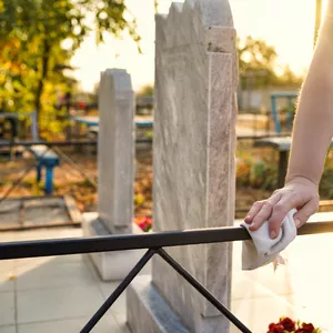 Imagem de capa para o Curso online Limpeza, Manutenção de Jazigos e Lápides (Plano avulso)