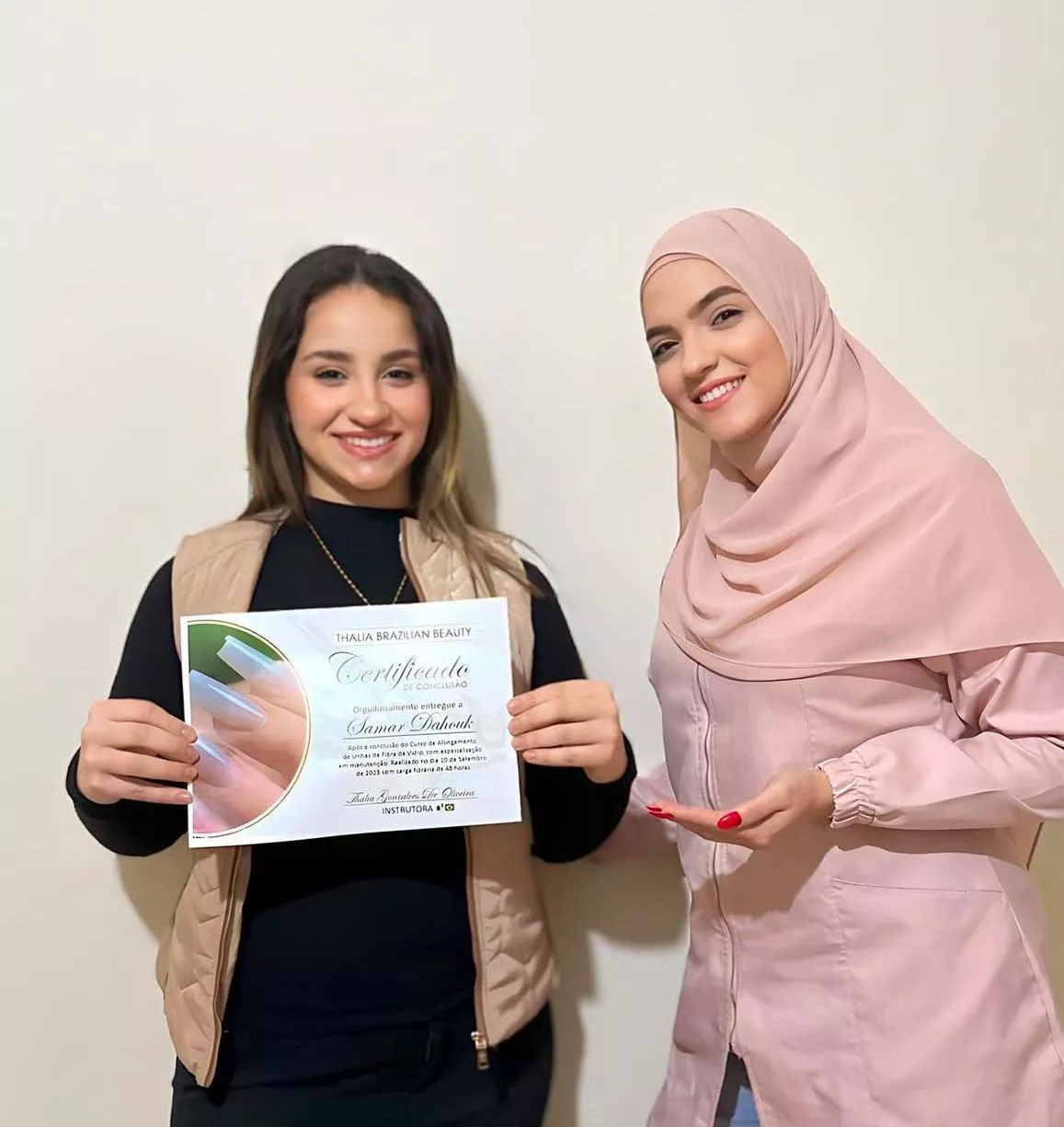 Curso Completo de Alongamento de Unhas em Fibra de Vidro - Thalia Abou Ghonaim