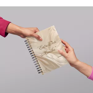 Imagem de capa para o Ebook  "Entre Dois Mundos"