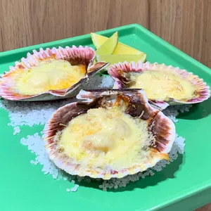 Imagem de capa para o Curso online Aula Prática: Conchitas a La Parmesana com a Chef Joyce Gusmão