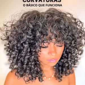Imagem de capa para o Ebook Corte em Camadas Para Cabelos com Curvaturas-O BÁSICO QUE FUNCIONA