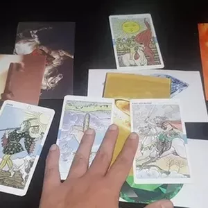 Imagen de portada para Curso online 🌟 Descubre lo que Los Arcanos Que Sienten Por Ti revelan 🌟