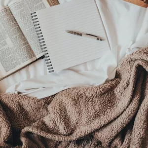 Imagem de capa para o Ebook Encontrando Paz e Felicidade através da Fé