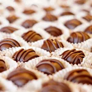 Imagem de capa para o Ebook Transforme Sua Paixão por Doces em uma Fonte de Renda