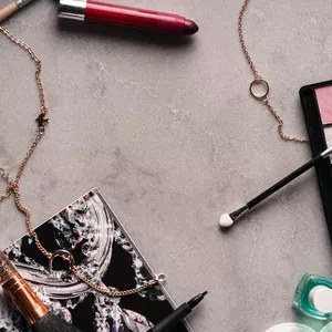 Imagem de capa para o Ebook  Guia como se maquiar em 5 Passos Simples