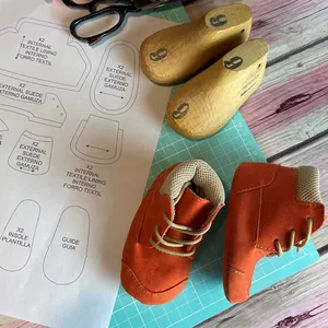 Cover image for Online course RAINBOW baby shoe