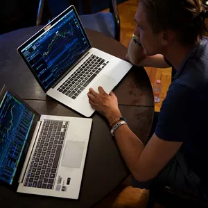 Curso Completo: Decifre o Mercado Financeiro e Alcance a Independência e opere sem medo comigo.