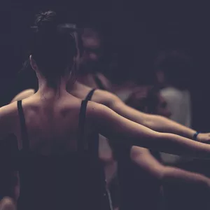 Imagen de portada para Curso online “Flex &amp; Soul: Libérate Bailando” 