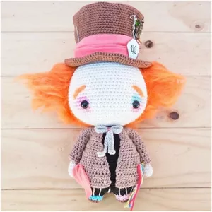 Imagem de capa para o Ebook Receita em PDF - Chapeleiro Maluco Amigurumi