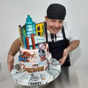 Imagem de capa para o Curso online Aerografia na confeitaria - Decoração Artística