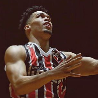 Cassiano Bueno, Jogador Profissional de Basquete