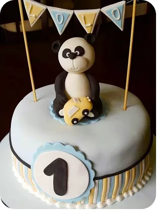 Bolo de Urso panda no topo do bolo para aniversário de 1 ano com um carrinho de brinquedo na mão do urso do Curso Meu Primeiro Zoológico - Modele 25 Animais em Pasta Americana