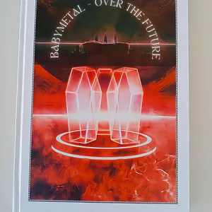 Imagen de portada para Ebook BABYMETAL OVER THE FUTURE (Only The Fox Lore Knows)