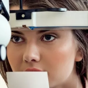 Imagem de capa para o Curso online Técnico Auxiliar em Óptica, Contactologia e Optometria