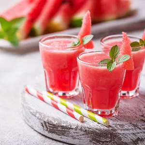 Imagem de capa para o Ebook 10 Receitas de bebidas saudáveis ​​para acompanhar os snacks sem glúten