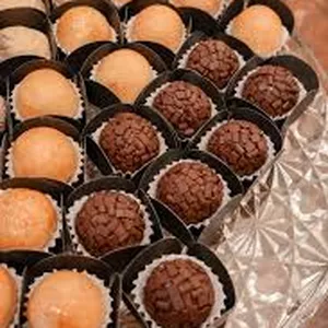 Imagem de capa para o Ebook 30 receitas de brigadeiros gourmets e como fazer