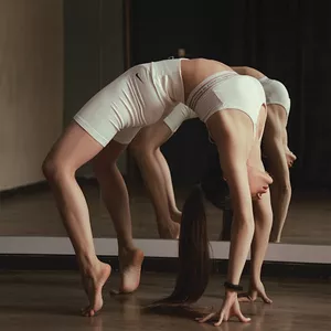 Imagem de capa para o Ebook O Segredo da Coluna Blindada: Guia de Autotratamento para Hérnia de Disco