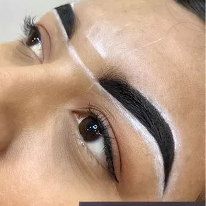 Imagen de portada para Curso online Diseño de cejas, técnicas rusas. 