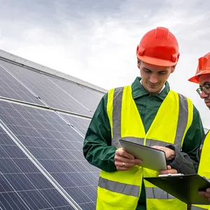Imagem de capa para o Curso online Eletricista e Instalador de Painel Solar