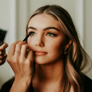 Imagem do curso Fundamentos da Maquiagem: Do Básico ao Avançado