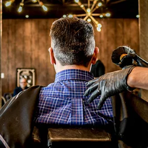 Imagen de portada para Curso online Como emprender tu barberia desde CERO -LA GUIA DEL PELUQUERO 