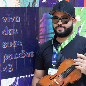 Imagem de capa para o Curso online Professor de Música Home Office - Aprenda a dar Aulas Online