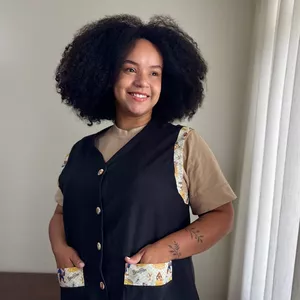 Imagem de capa para o Curso online Jaleco Jessley. Professoras. A Bela e a Fera. Educação. Do PP ao G8