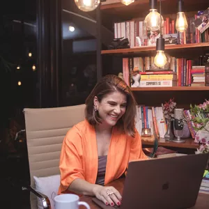 Imagem de capa para o Curso online MASTERCLASS VIVER, SENTIR E ESCREVER