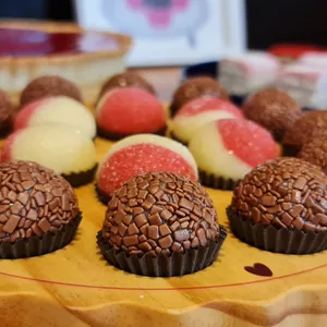 Imagem de capa para o Curso online Curso de Brigadeiro Gourmet da Doutora Bruna - 4 receitas em 1 curso