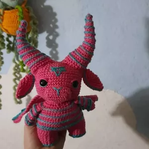Imagem de capa para o Ebook Receita amigurumi - Chibi Baphomet by CrocheWithCat