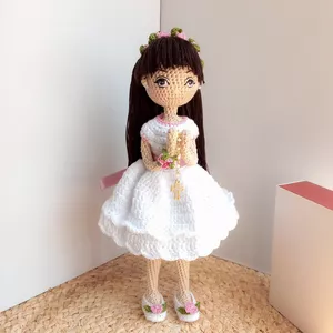 Imagen de portada para Ebook Patrón de muñeca de comunión a crochet