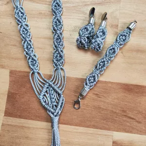 Imagem de capa para o Curso online COMO FAZER COLAR DE MACRAMÊ