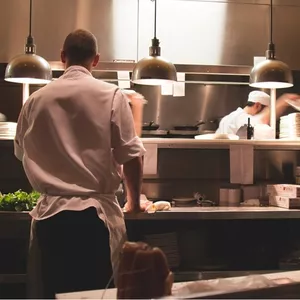 Imagem de capa para o Curso online Consultoria em Serviços de Alimentação