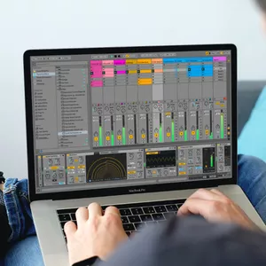 Imagem do curso KeyboardTracks Agindo Deus - Eli Soares
