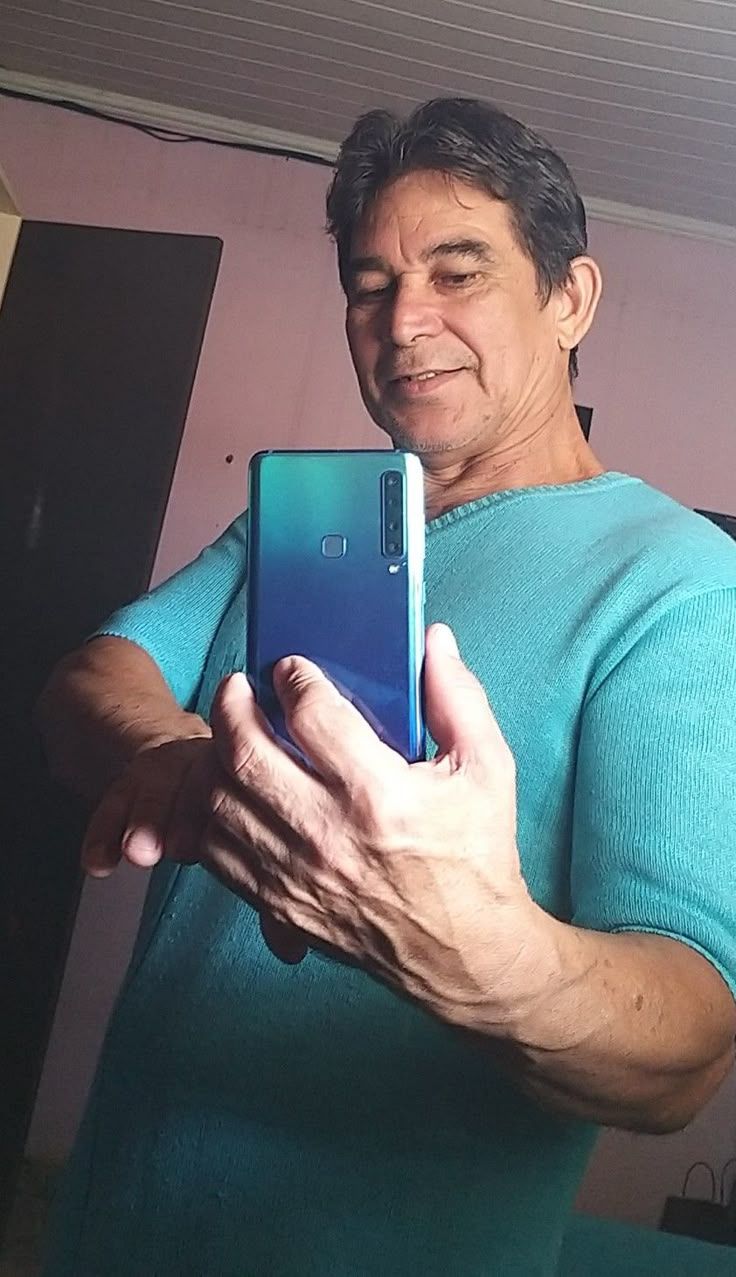 Álvaro González, 58 años