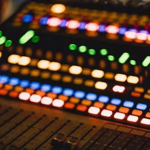 Imagem de capa para o Ebook TÉCNICO DE SOM: A BASE DO INICIANTE