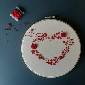 Imagem de capa para o Curso online Curso Bordado Livre Iniciantes