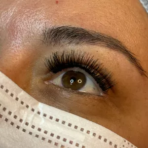 Imagem do curso MasterClass em Extensão de Cílios: Transforme Olhares, Conquiste Corações