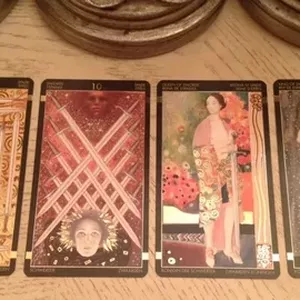 Imagen de portada para Curso online Tirada De Cartas Para Leo: Descubre Tu Futuro Con El Tarot 🌟