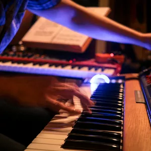 Imagem de capa para o Curso online Curso de Harmonia e Improvisação - Mateus Gonsales