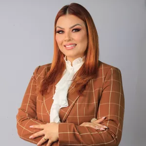 Imagem de Curso de Maquiagem em Especialização em Pele Madura  criado por Sabrina Santos Curso Online na hotmart