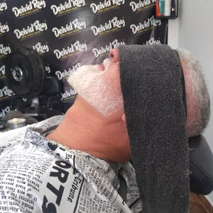 Imagem de capa para o Curso online Curso de como fazer a barba em casa simples 