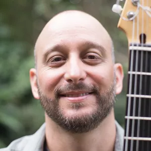 Imagem de capa para o Curso online Guitarra Elementar - A escala maior