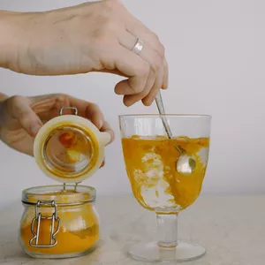 Imagem de capa para o Ebook Cúrcuma. Descubra todos os benefícios que a cúrcuma pode ofercer para a sua saúde!