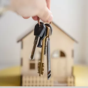 Imagem de capa para o Ebook COMO EU COCRIEI MINHA CASA PRÓPRIA USANDO A LEI DA ATRAÇÃO.